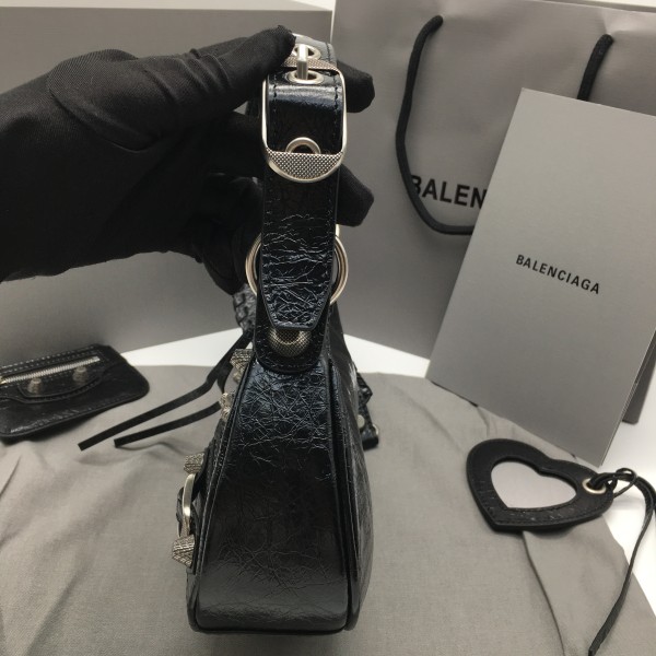 cd3ded278be5aed975b883f7a0e330a8_1766993297_9272.jpg