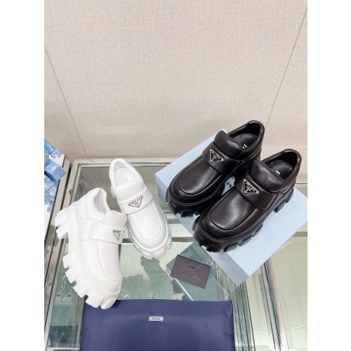 프라다 로퍼
