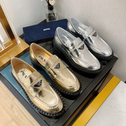 프라다 로퍼