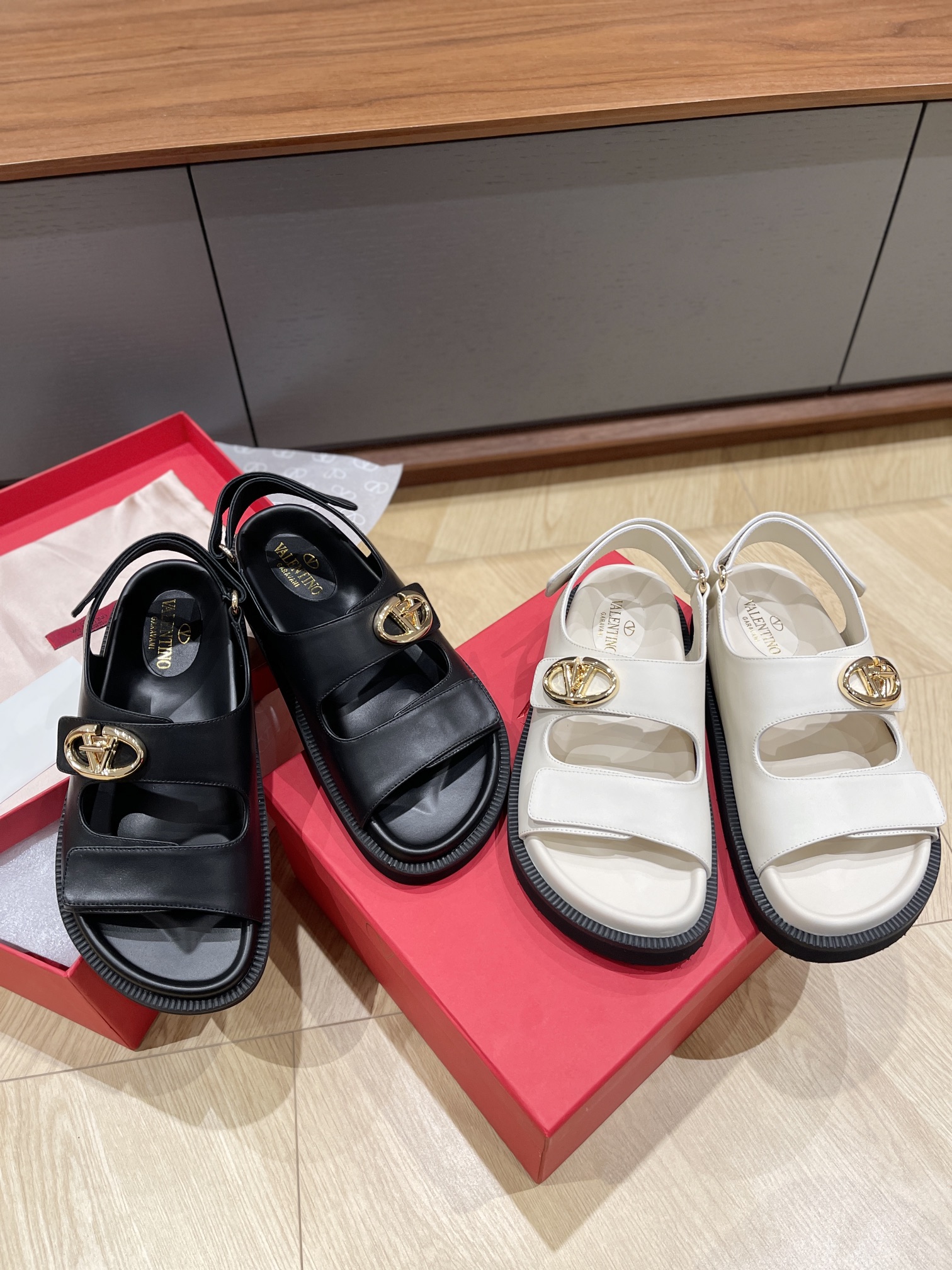 발렌티노 샌들