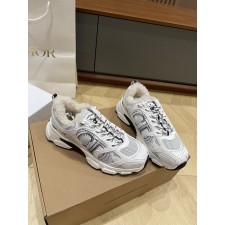 디올 털운동화