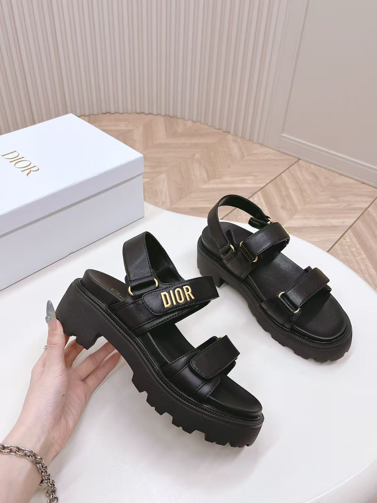 디올 샌들