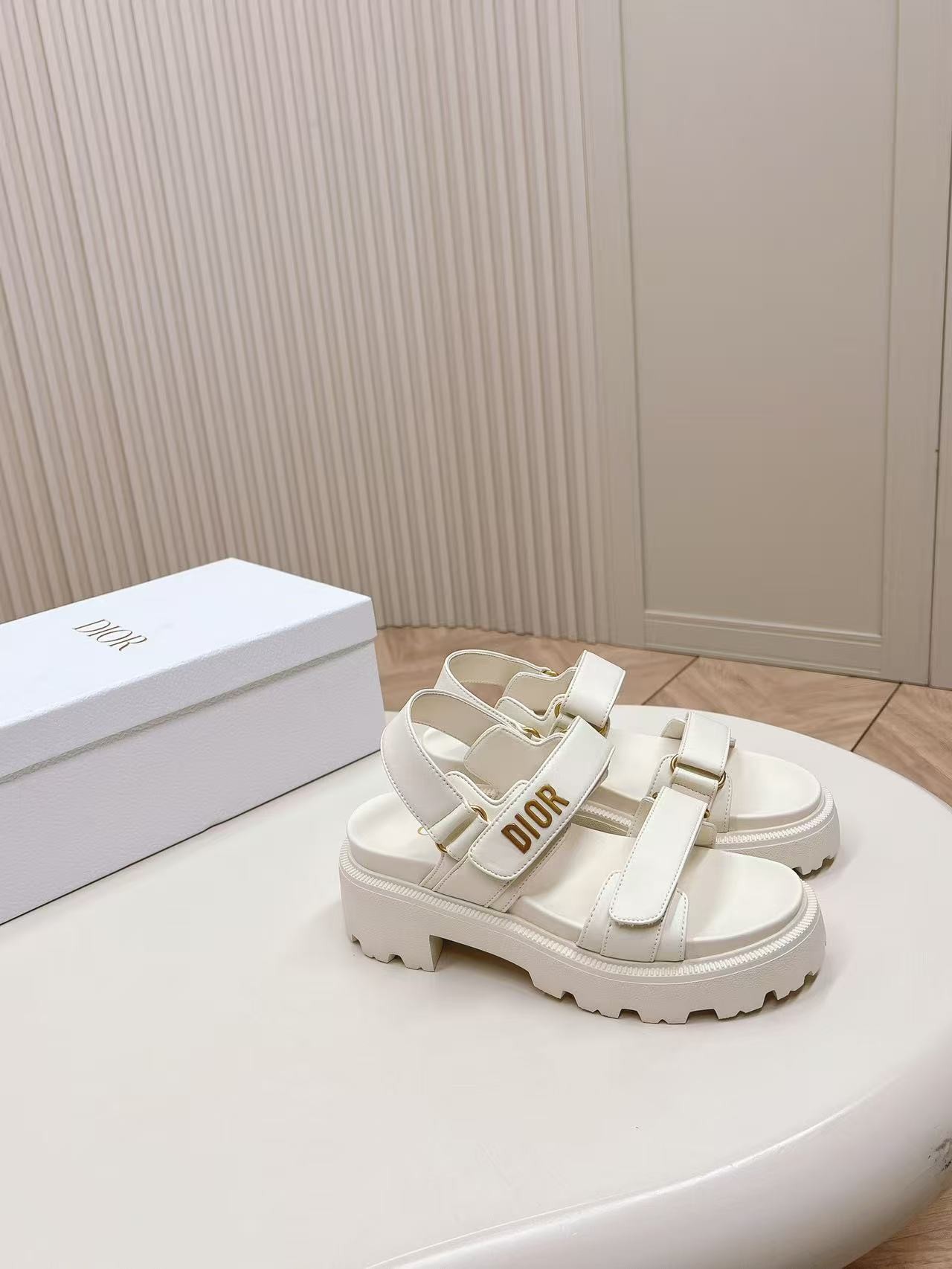 디올 샌들