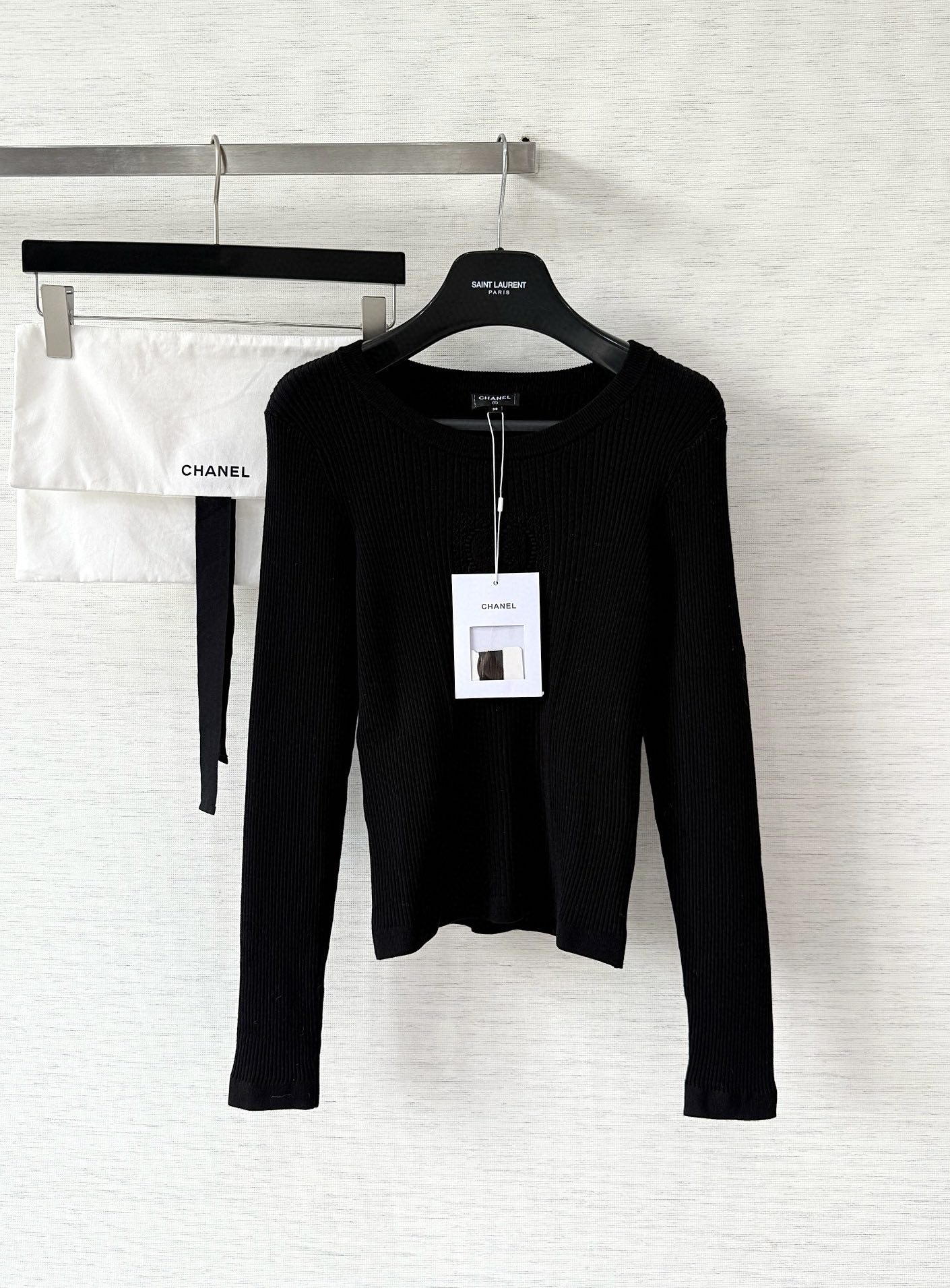샤넬 25fw 하트 자수 롱슬리브 니트 탑