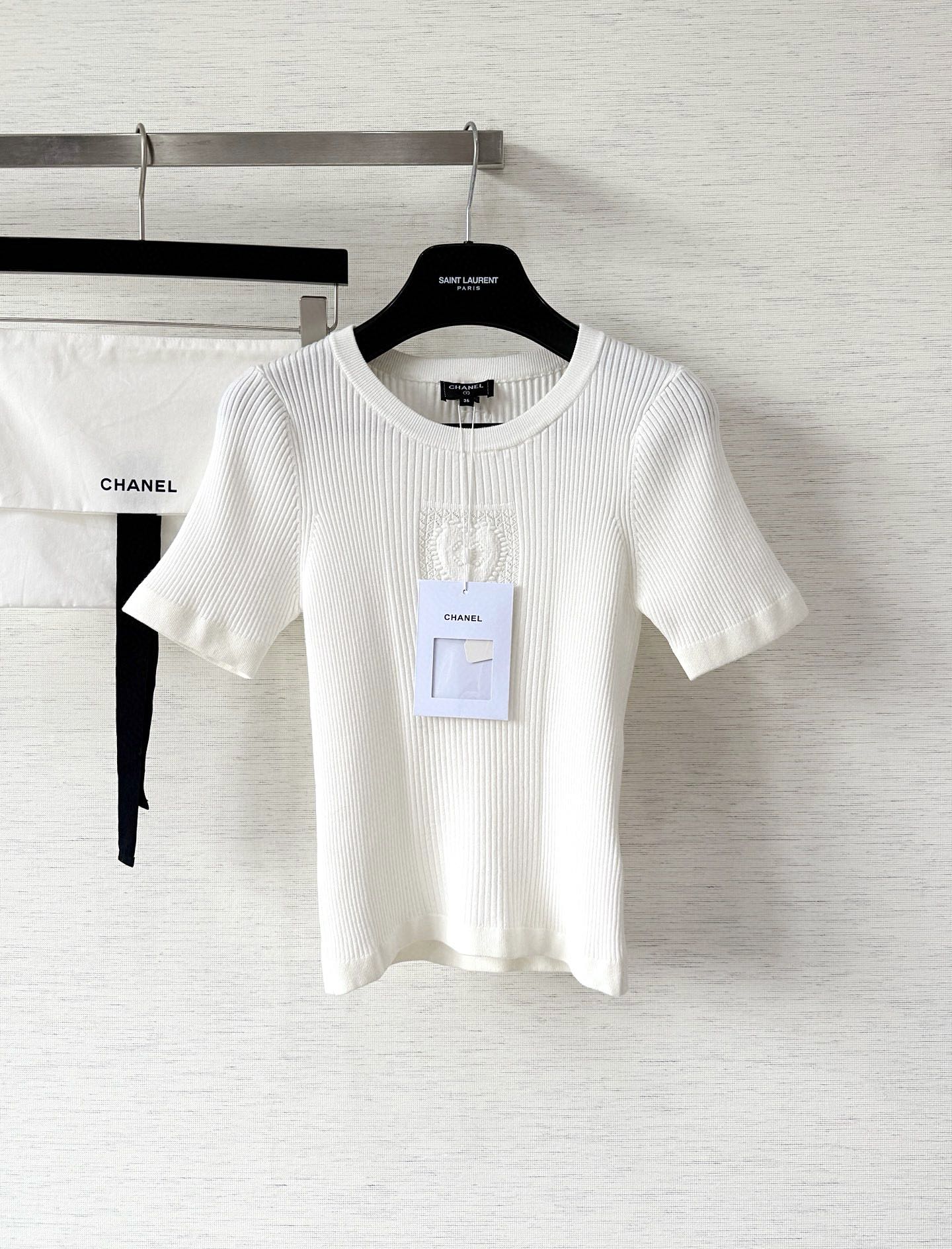 샤넬 25fw 하트 자수 니트 탑 반팔