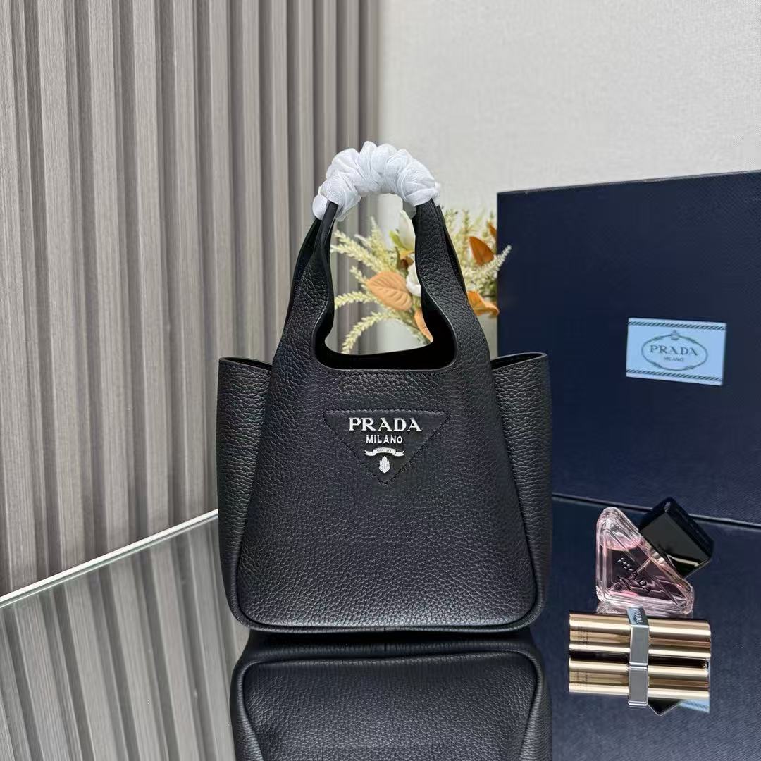 프라다 스몰 가죽 토트백 블랙