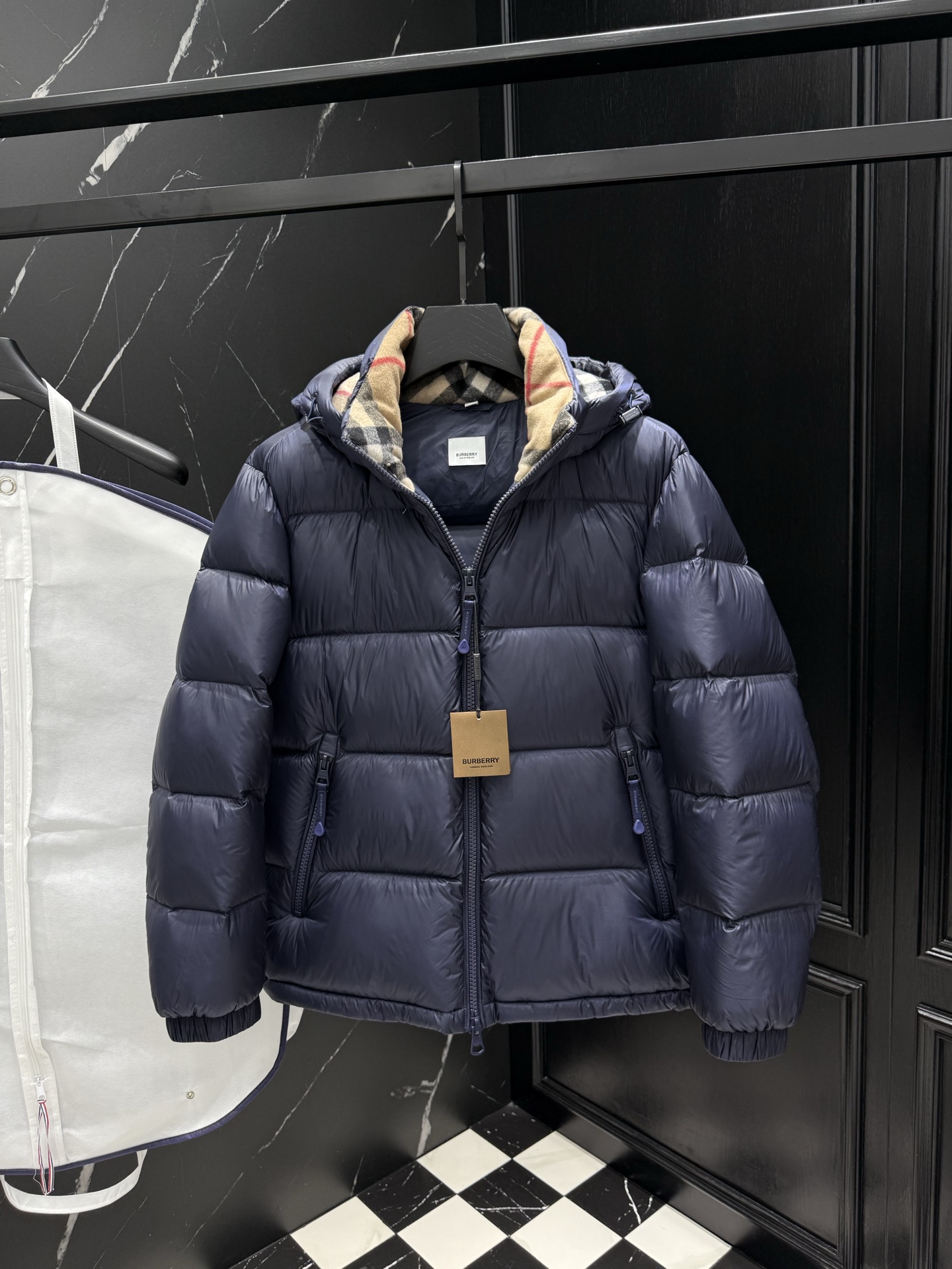 버버리 25fw 패딩