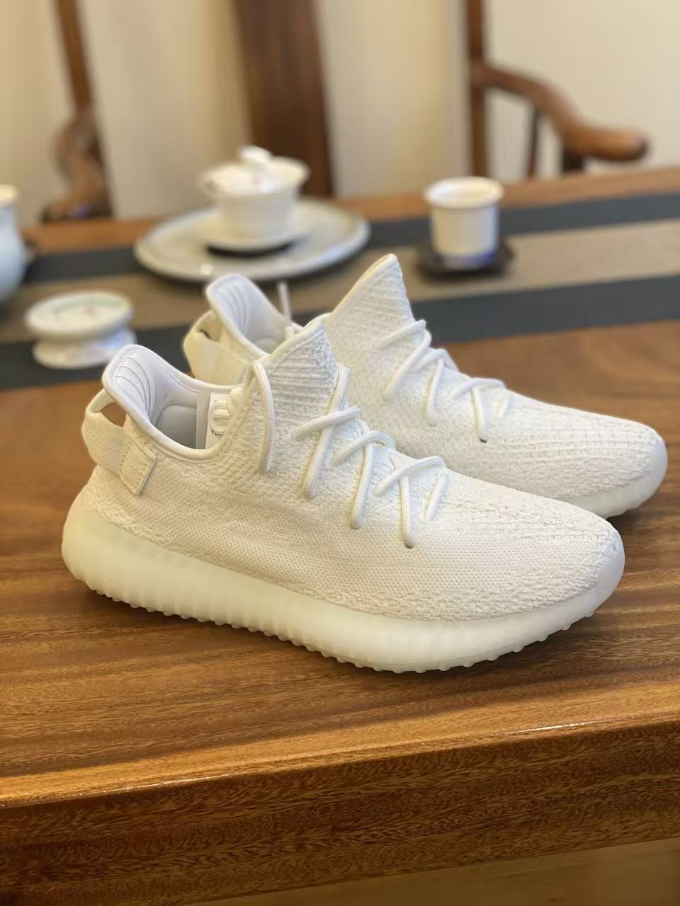 아디다스 이지 부스트 350 V2 크림 화이트