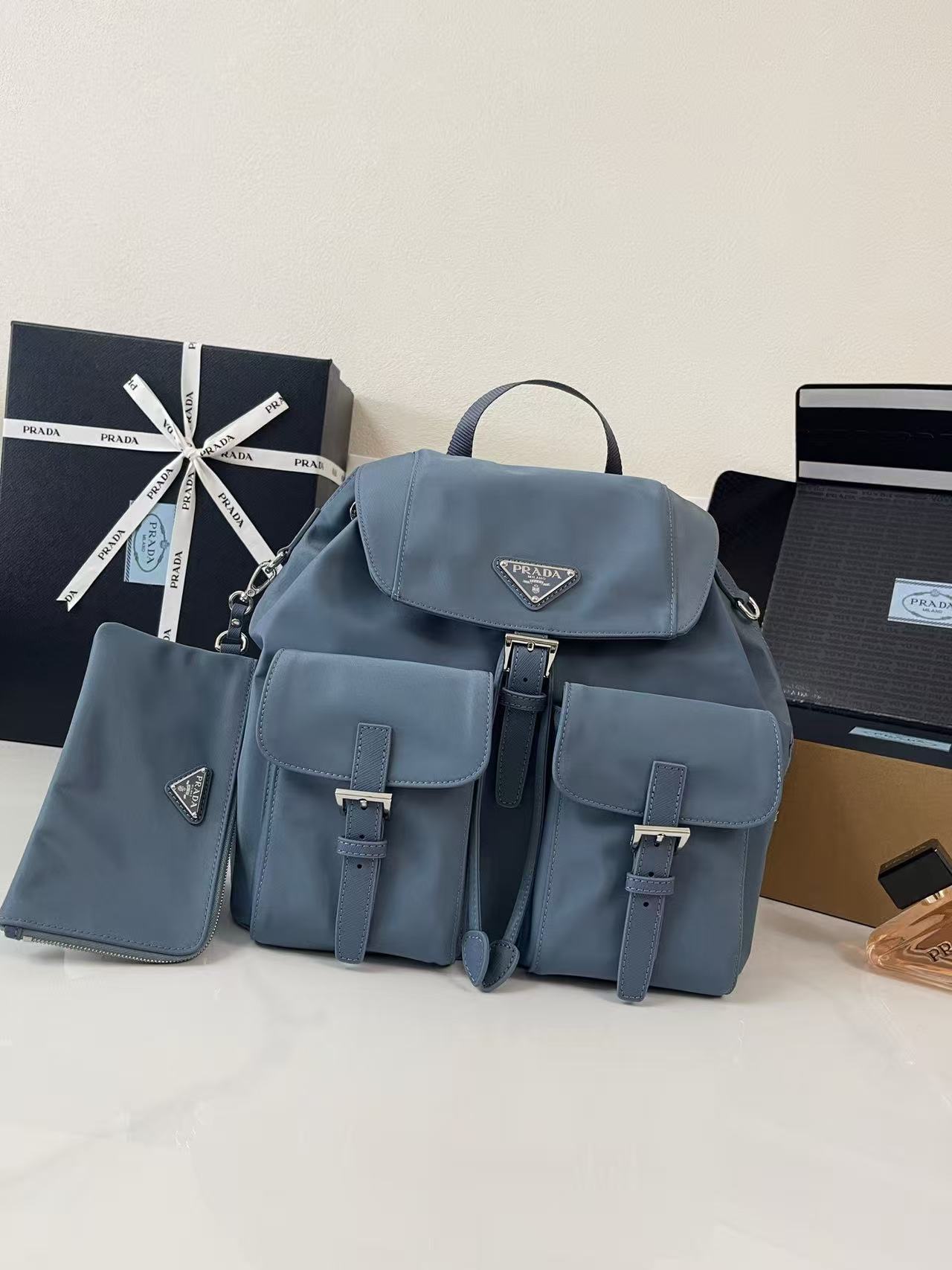 프라다 리나일론 미디움 백팩