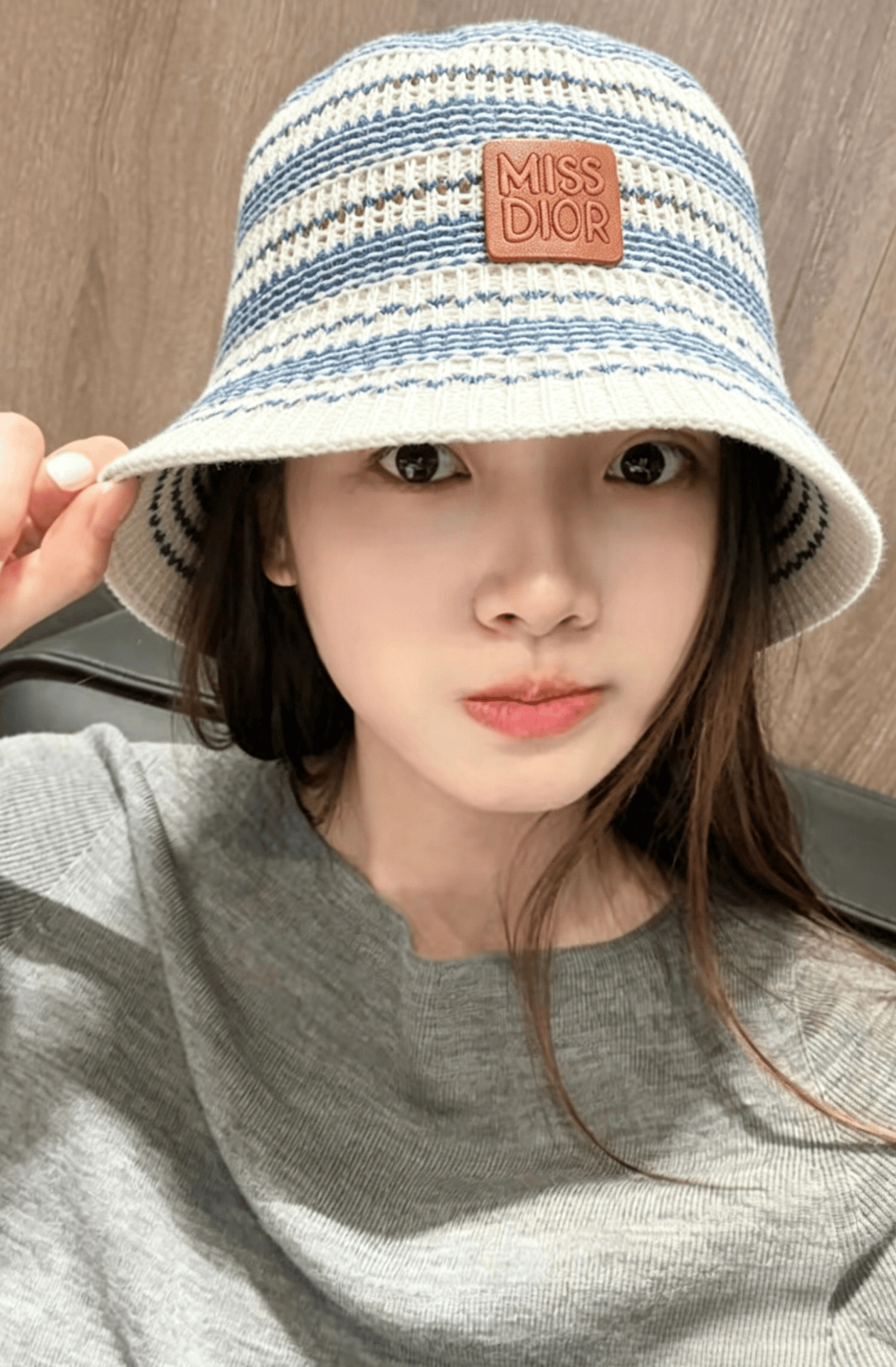 디올 버킷햇